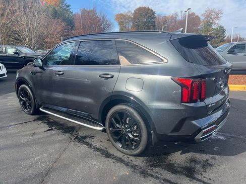 Used 2022 Kia Sorento EX image 9