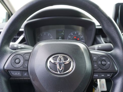 Used 2025 Toyota Corolla LE image 20