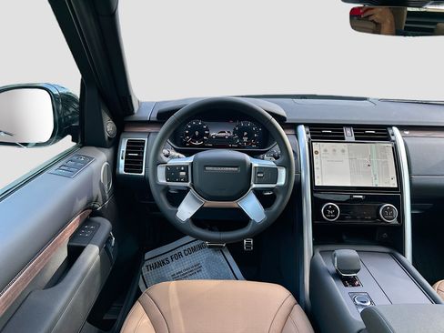 New 2025 Land Rover Discovery Dynamic SE image 14