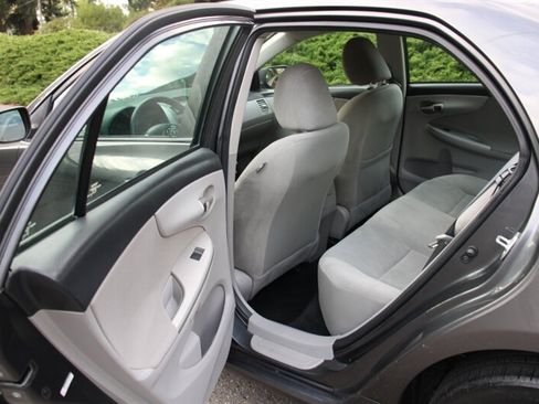 Used 2012 Toyota Corolla LE FWD image 14