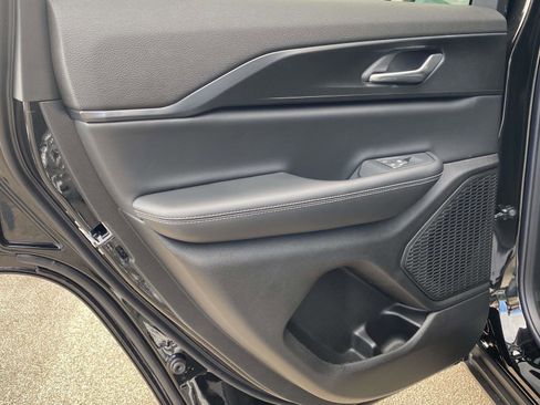 New 2025 Jeep Grand Cherokee Laredo image 13