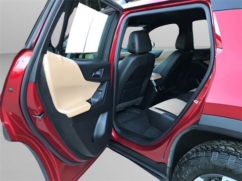 Used 2025 Chevrolet Equinox ACTIV image 11