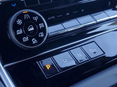 New 2026 Nissan Armada SL w/ Captain's Chari Seat Package image 27