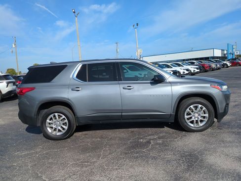 Used 2020 Chevrolet Traverse LS image 3