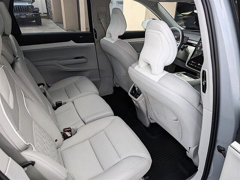 Used 2025 Volvo EX90 Ultra AWD/4WD image 30