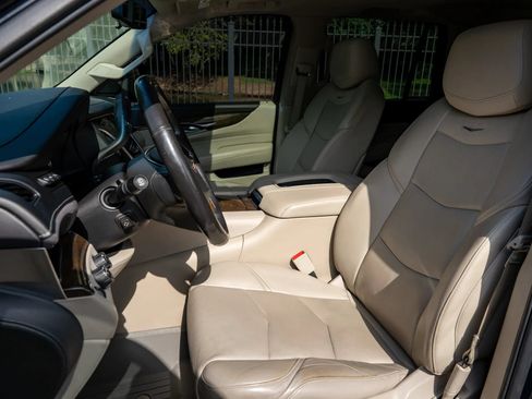 Used 2019 Cadillac Escalade Premium Luxury AWD/4WD image 11