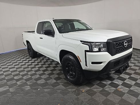 Used 2022 Nissan Frontier S RWD image 2