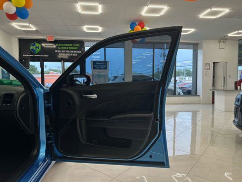 Used 2018 Dodge Charger R/T w/ Plus Group image 37