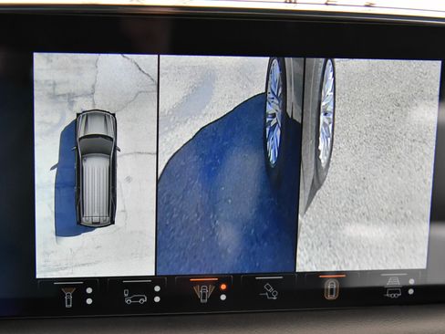 Used 2023 Chevrolet Tahoe Premier w/ Advanced Technology Package RWD image 26