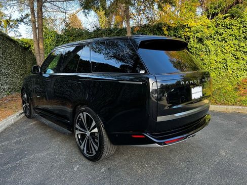 New 2025 Land Rover Range Rover SE image 5