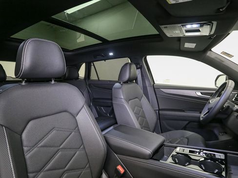 New 2026 Volkswagen Atlas Cross Sport SE AWD/4WD image 16