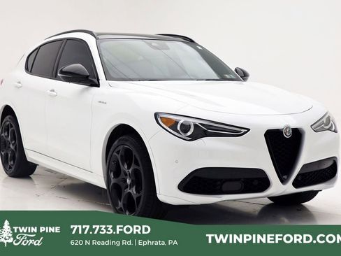 Used 2022 Alfa Romeo Stelvio Veloce image 1