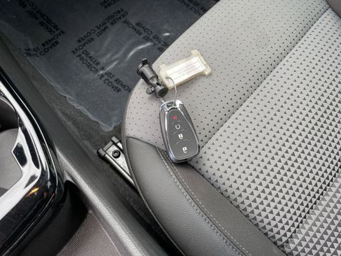 Used 2025 Chevrolet Trax LT w/ LT Convenience Package image 21