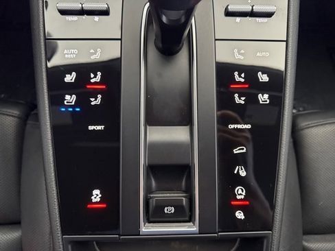 Used 2023 Porsche Macan image 17