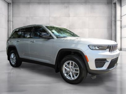 New 2026 Jeep Grand Cherokee Laredo w/ MOPAR Finishing Package