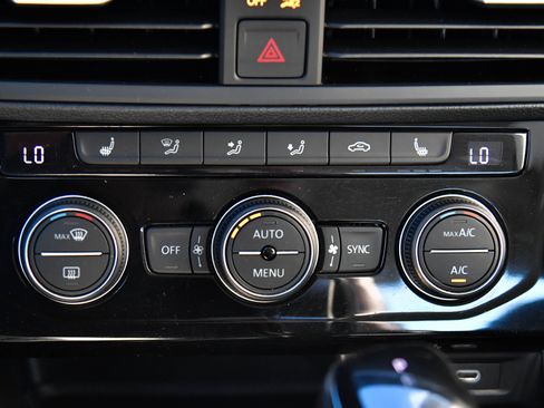 Used 2024 Volkswagen Jetta SE image 21