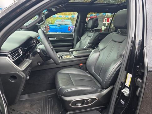 Used 2022 Jeep Wagoneer Series III w/ Premium Group I image 7