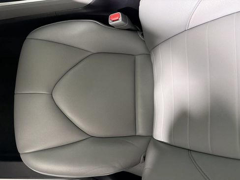 Used 2021 Toyota Highlander XLE FWD image 25