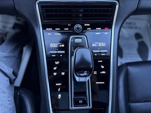 Used 2021 Porsche Panamera image 48