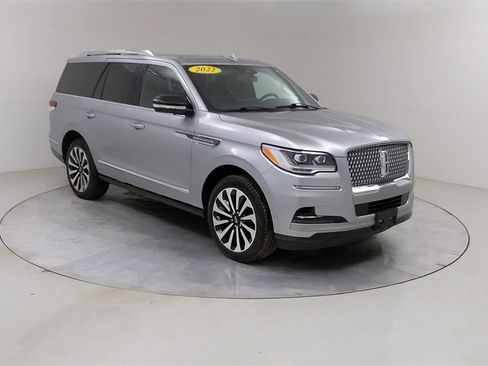 Used 2022 Lincoln Navigator Reserve image 11
