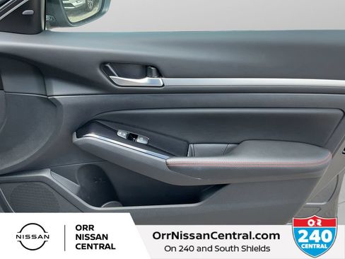Used 2025 Nissan Altima 2.5 SR FWD image 10