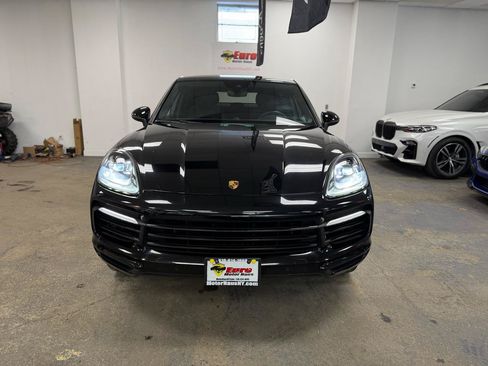 Used 2021 Porsche Cayenne S w/ Premium Package AWD/4WD image 3