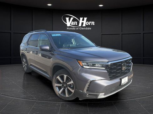 Certified 2024 Honda Pilot Touring image 1