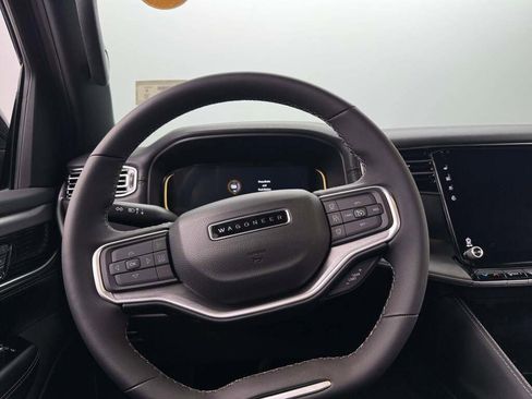 New 2025 Jeep Wagoneer L Series II w/ Premium Group I image 24