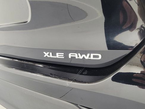 Used 2021 Toyota Highlander XLE image 9