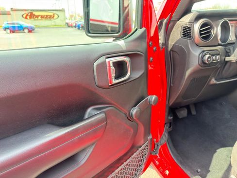 Used 2018 Jeep Wrangler Unlimited Sport image 35