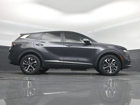 Used 2023 Kia Sportage EX AWD/4WD image 16