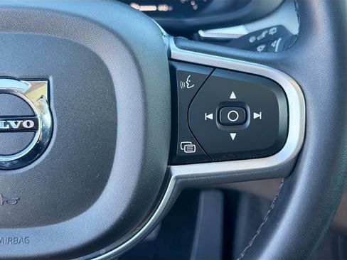 Used 2022 Volvo XC60 B5 Momentum image 37