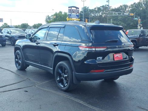 Used 2023 Jeep Grand Cherokee Altitude AWD/4WD image 6