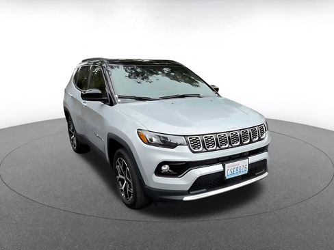 Used 2025 Jeep Compass Limited image 3