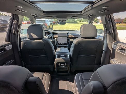 New 2025 GMC Acadia Denali w/ Super Cruise Package image 9