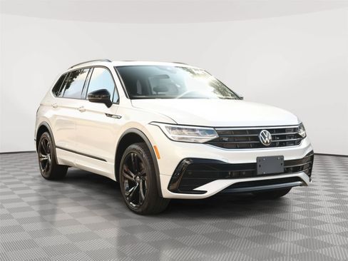 Used 2023 Volkswagen Tiguan SE R-Line AWD/4WD image 1