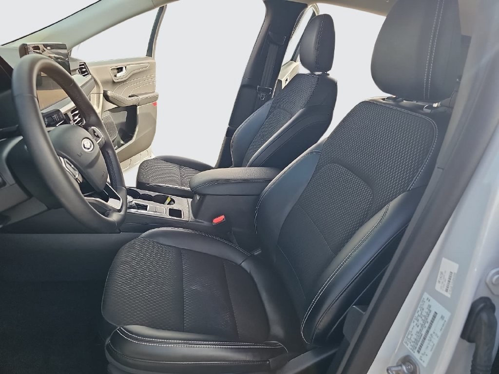 Used 2025 Ford Escape SE FWD image 16