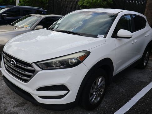 Used 2018 Hyundai Tucson SE image 2