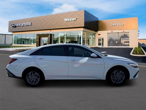 New 2026 Hyundai Elantra Hybrid FWD image 28