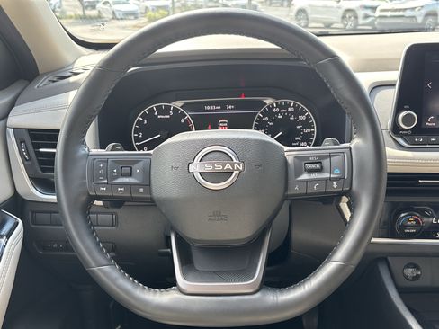Used 2025 Nissan Rogue SV AWD/4WD image 16