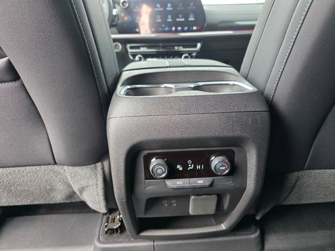 Used 2025 Chevrolet Traverse Z71 w/ Driver Confidence Package image 20