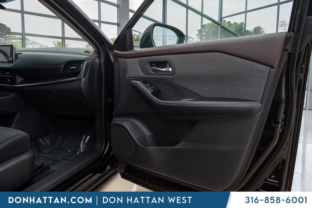 Used 2023 Nissan Rogue SV FWD image 18