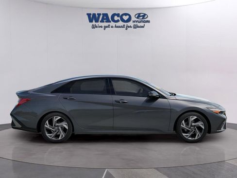 Used 2025 Hyundai Elantra Sport image 7