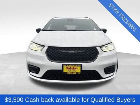 New 2026 Chrysler Pacifica Limited w/ S Appearance Package image 2