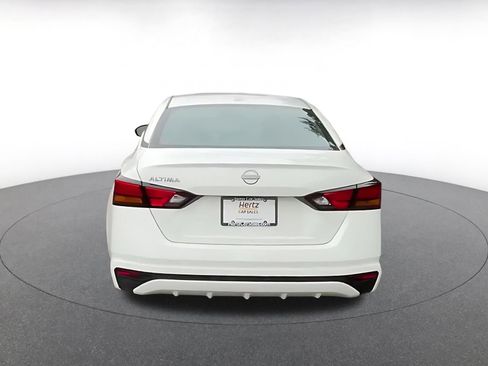 Used 2025 Nissan Altima 2.5 SV FWD image 12