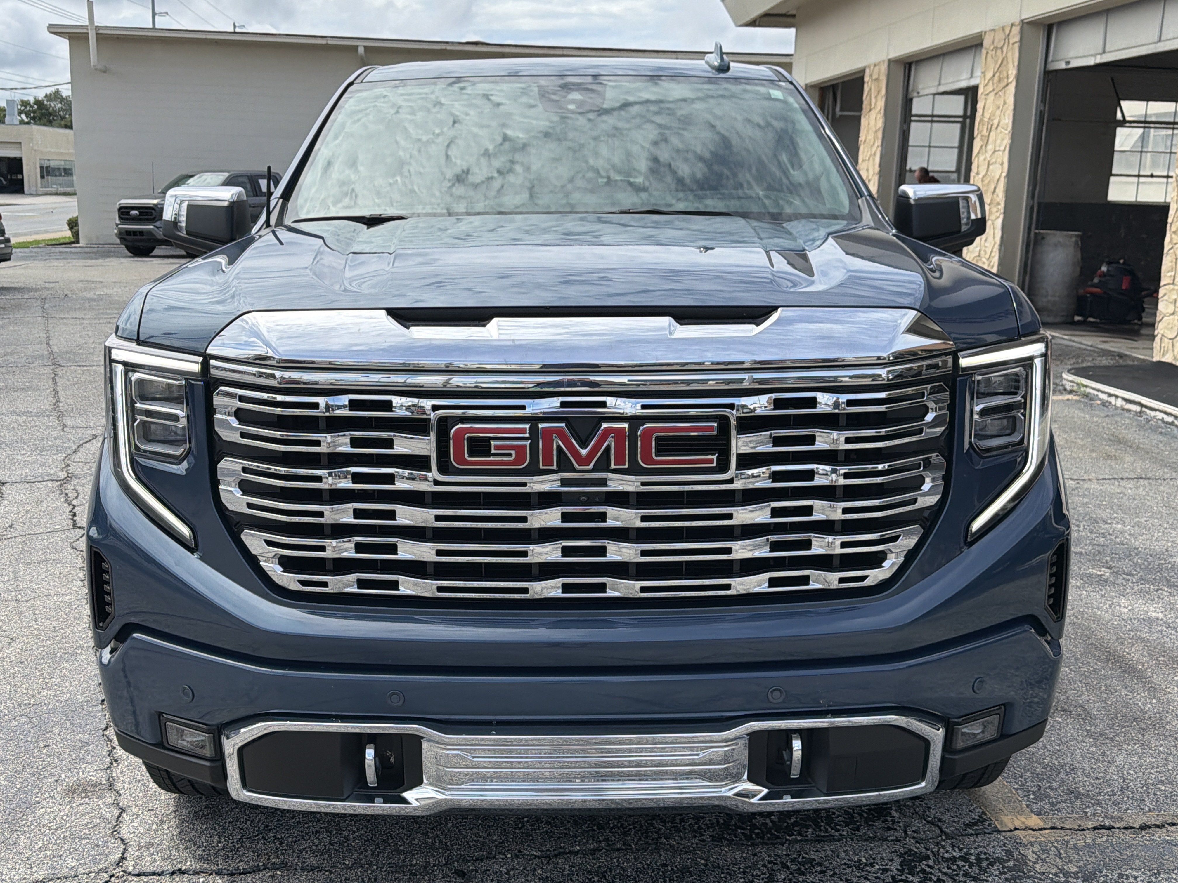 Used 2025 GMC Sierra 1500 Denali w/ Denali Reserve Package AWD/4WD image 8
