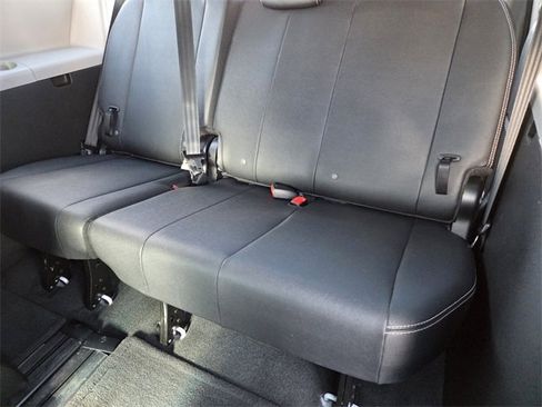 Used 2017 Toyota Sienna SE image 13