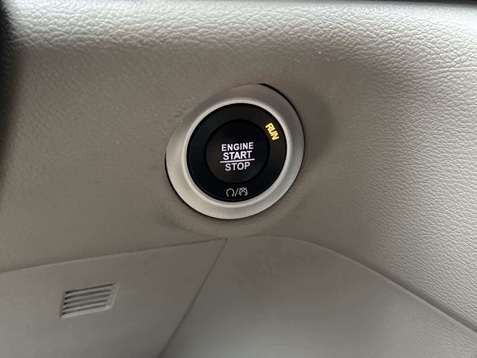 Used 2023 Chrysler Pacifica Touring-L FWD image 25