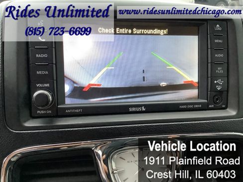 Used 2012 Chrysler Town & Country Touring image 8