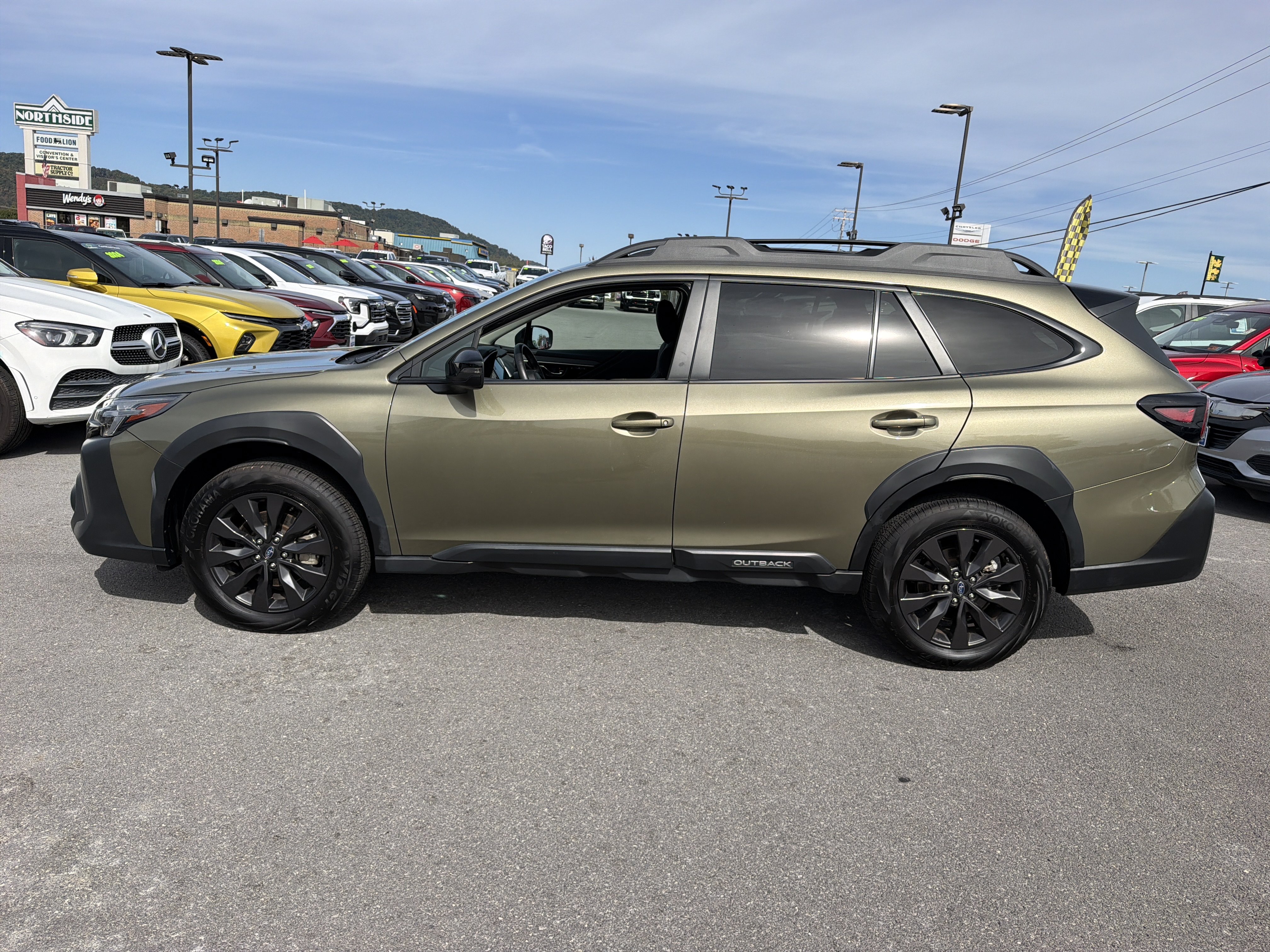 Used 2025 Subaru Outback Onyx Edition AWD/4WD image 12